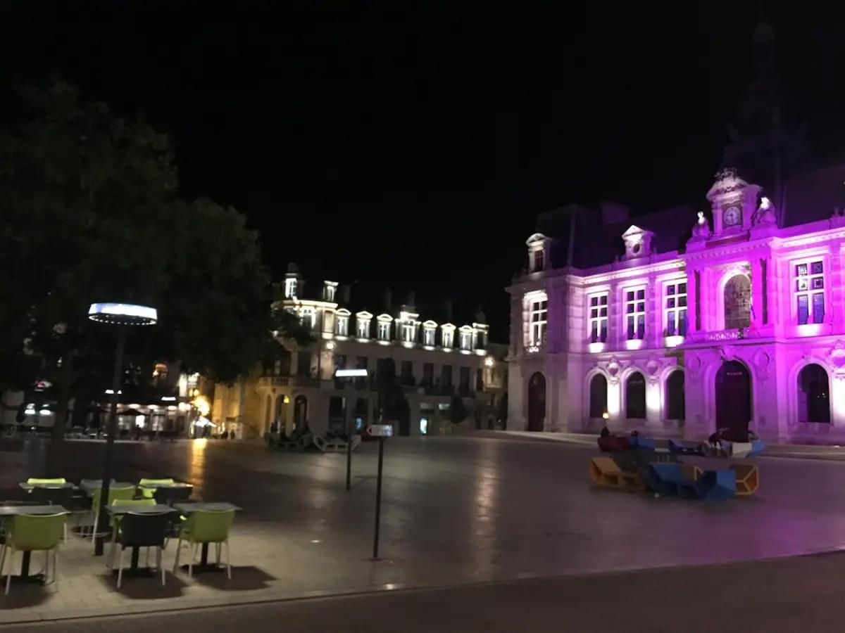 Le Square : Appartement Climatise En Centre Ville Poitiers Eksteriør billede